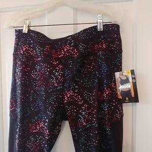 NWT Avia Capri Leggings size L